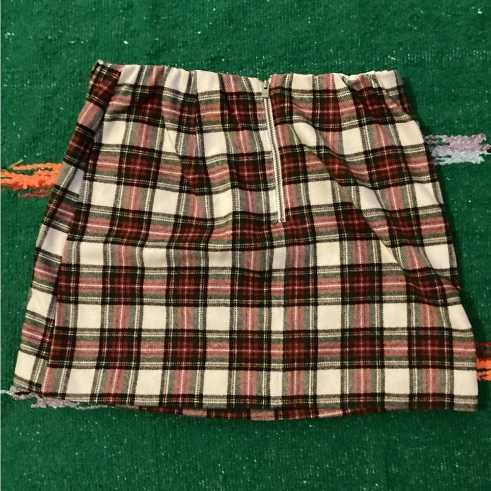 Hollister Ultra High-Rise Skirt -SZ L Waist 15” Length 16”